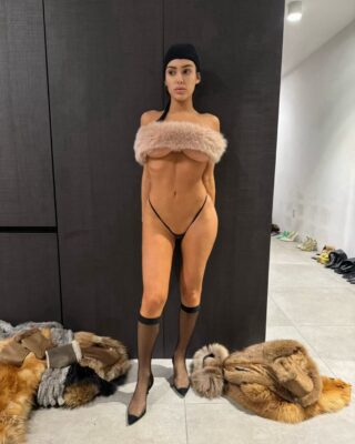 Бьянка Цензори (Bianca Censori)